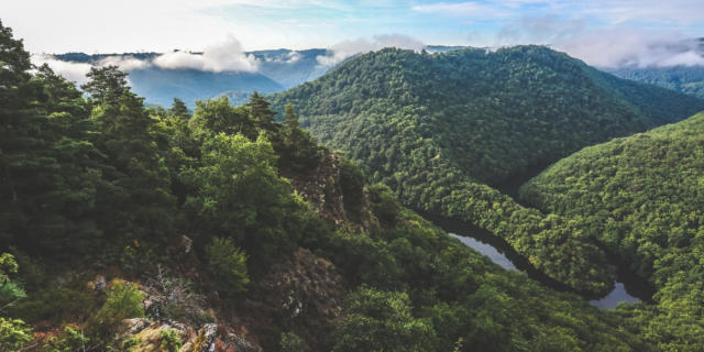 Vue sur la Luzège au Belvédère de l'Echamel