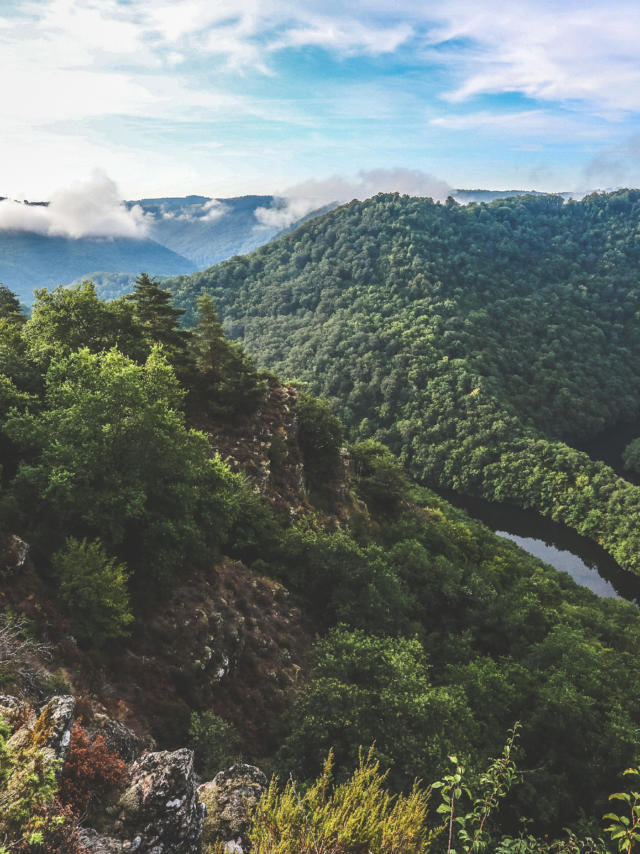 Vue sur la Luzège au Belvédère de l'Echamel