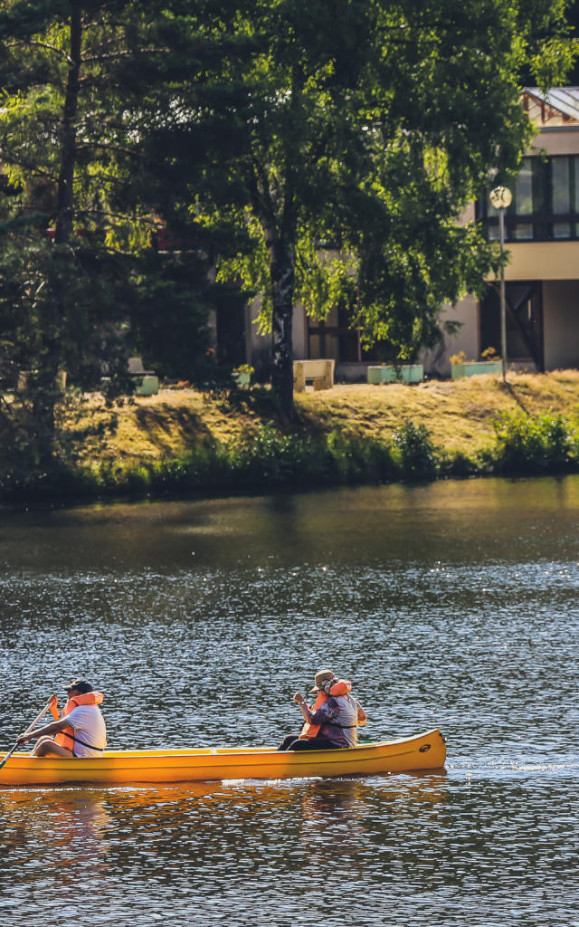 Canoë sur le lac du Deiro - Egletons