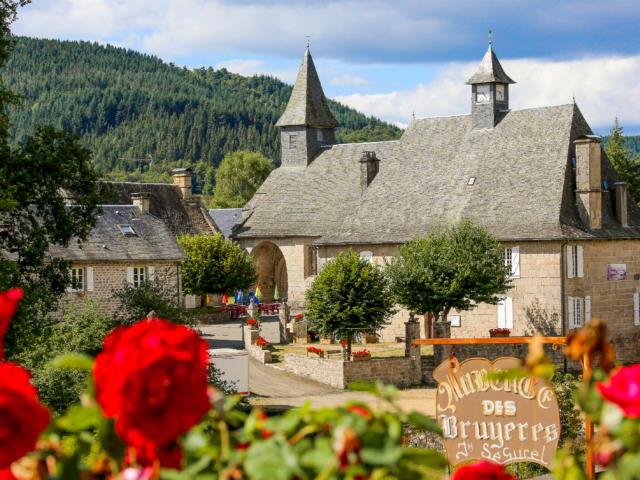 Le bourg de Chaumeil et son église