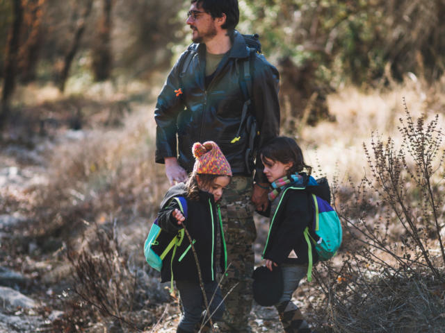 Famille en randonnée