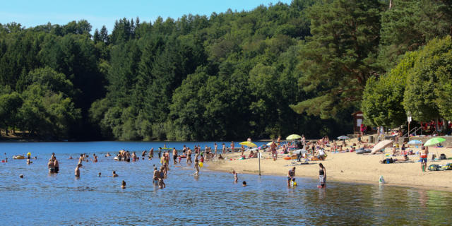 Baignade au lac de Marcillac-la-Croisille