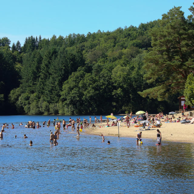 Baignade au lac de Marcillac-la-Croisille