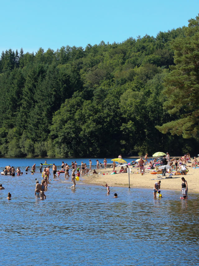 Baignade au lac de Marcillac-la-Croisille