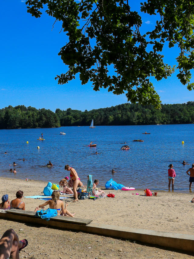 Lieu de baignade au lac de La Valette à Marcillac-La-Croisille