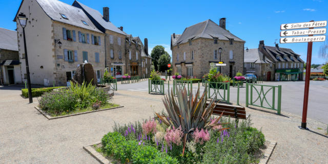 Le bourg de Marcillac-la-Croisille