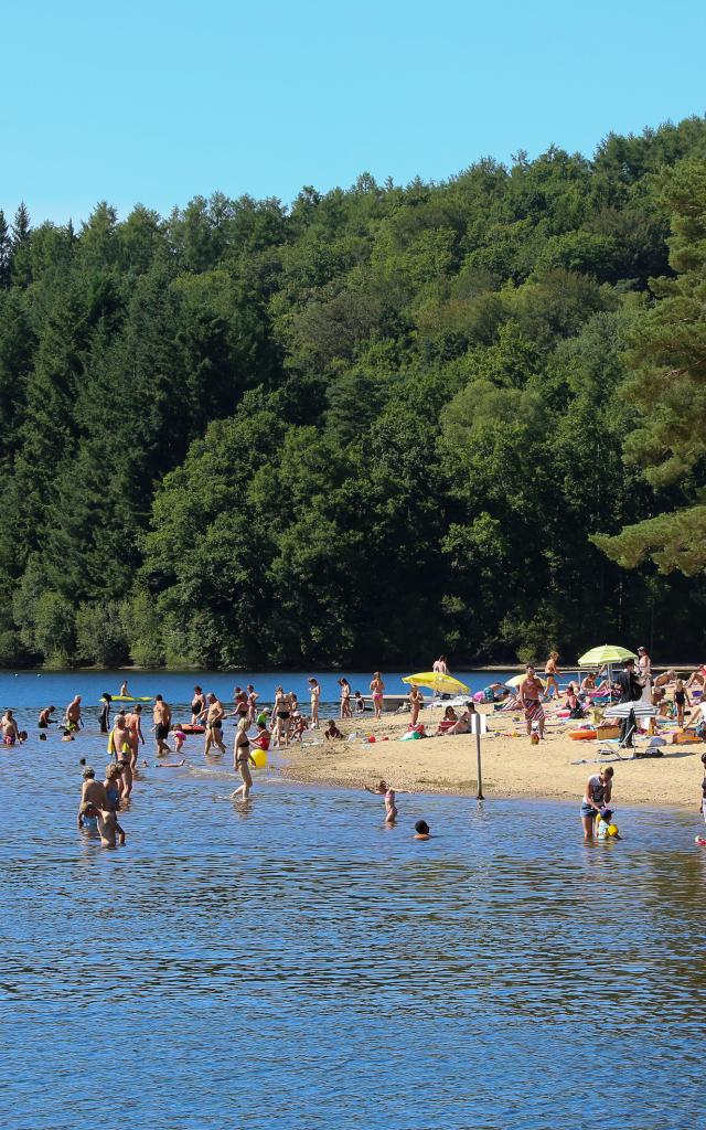 Baignade au lac de Marcillac-la-Croisille