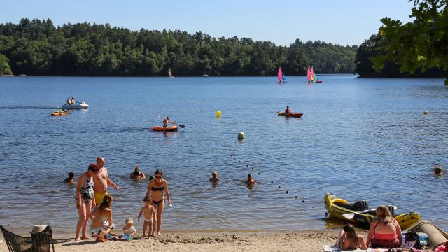 Lieu de baignade au lac de La Valette à Marcillac-La-Croisille