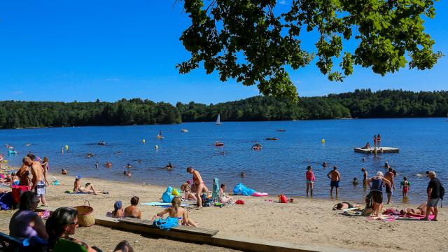 Lieu de baignade au lac de La Valette à Marcillac-La-Croisille