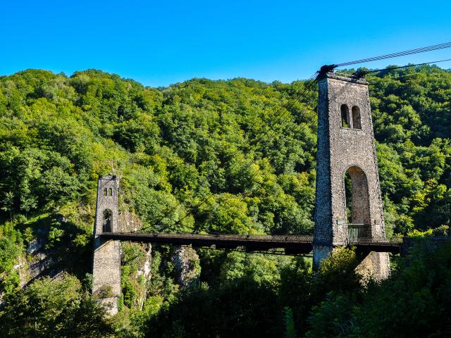 Le Viaduc des Rochers Noirs - proximité de Lapleau