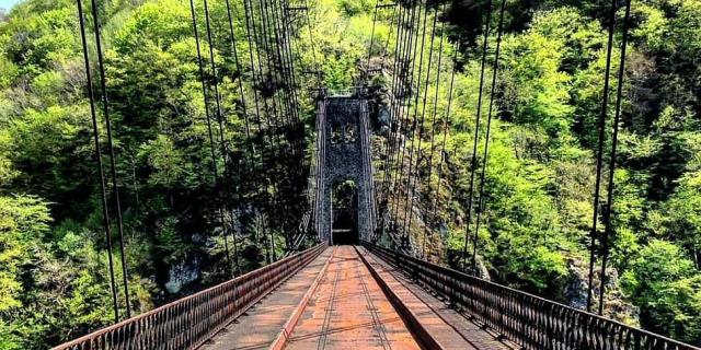 Viaduc Des Rochers Noirs - à proximité de Lapleau