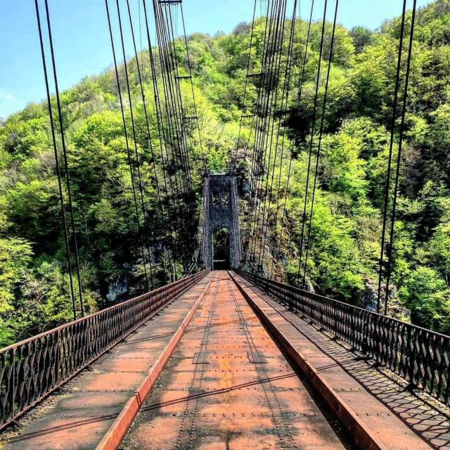 Viaduc Des Rochers Noirs - à proximité de Lapleau