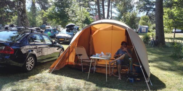 Tente sur le camping de Marcillac-la-Croisille