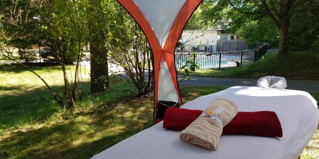 Table de massage au camping de Marcillac-la-Croisille