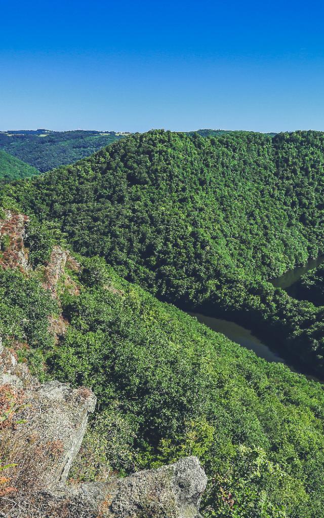 Vue de la vallée de la Luzège depuis le Belvédère de l'Échamel