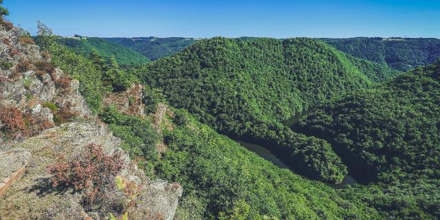 Vue de la vallée de la Luzège depuis le Belvédère de l'Échamel