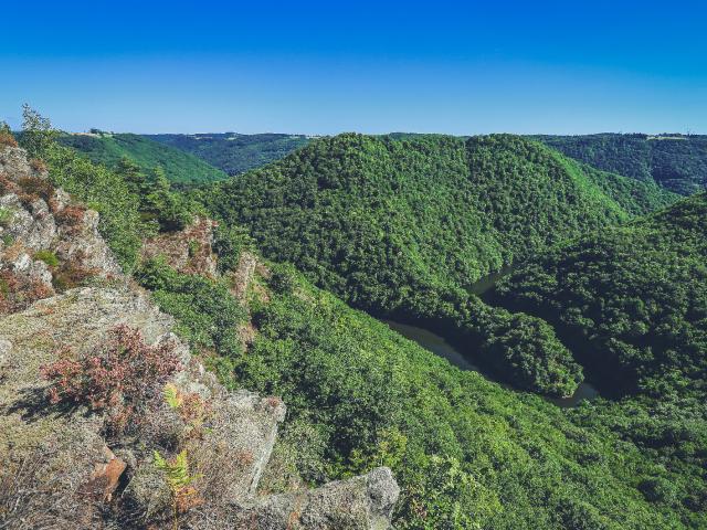 Vue de la vallée de la Luzège depuis le Belvédère de l'Échamel